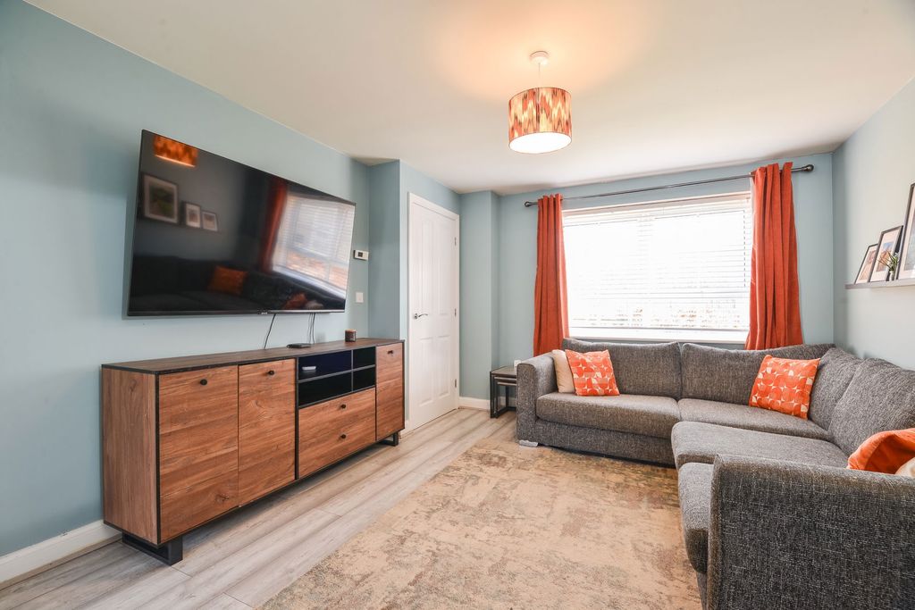 Property photo 2 of 34