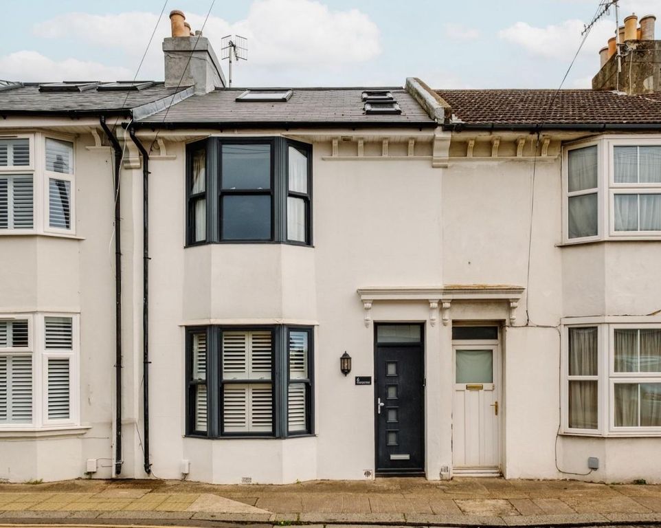 Property photo 2 of 17