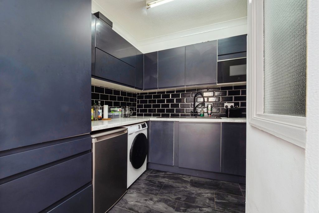 Additional image 4 of 2 bed flat for saleBeach Street, Dawlish, Devon EX7