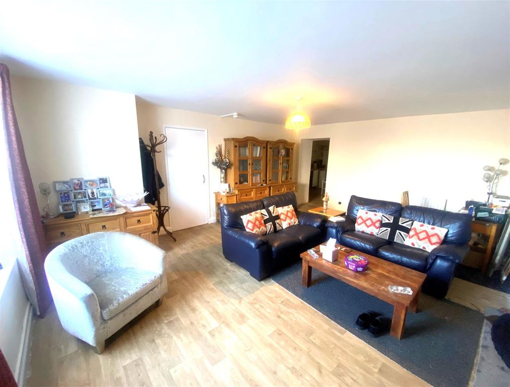 Property photo 3 of 8 Lounge.Jpg