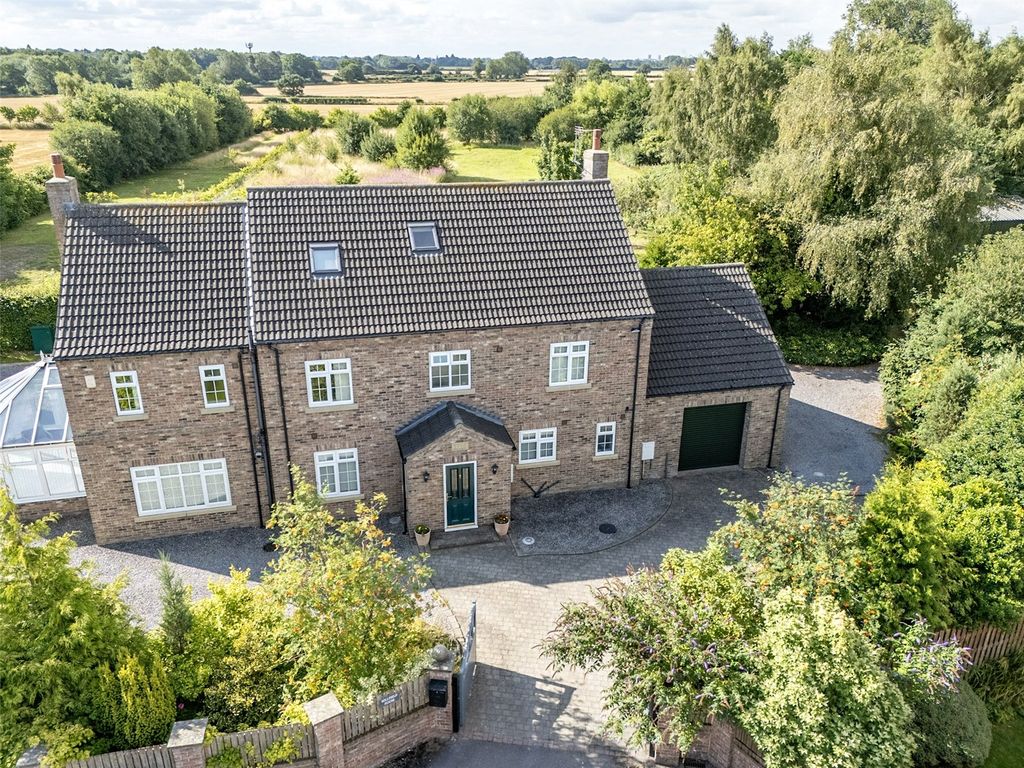 Property photo 1 of 46 Millfield House