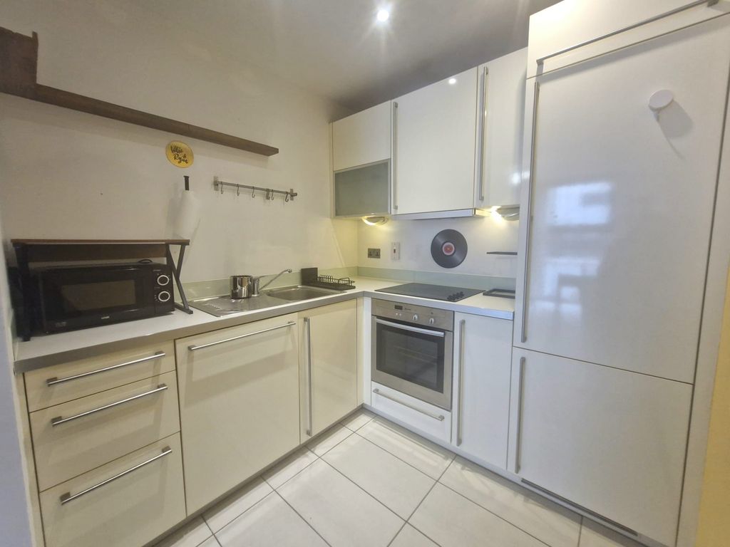 Property photo 3 of 7 Kitchen