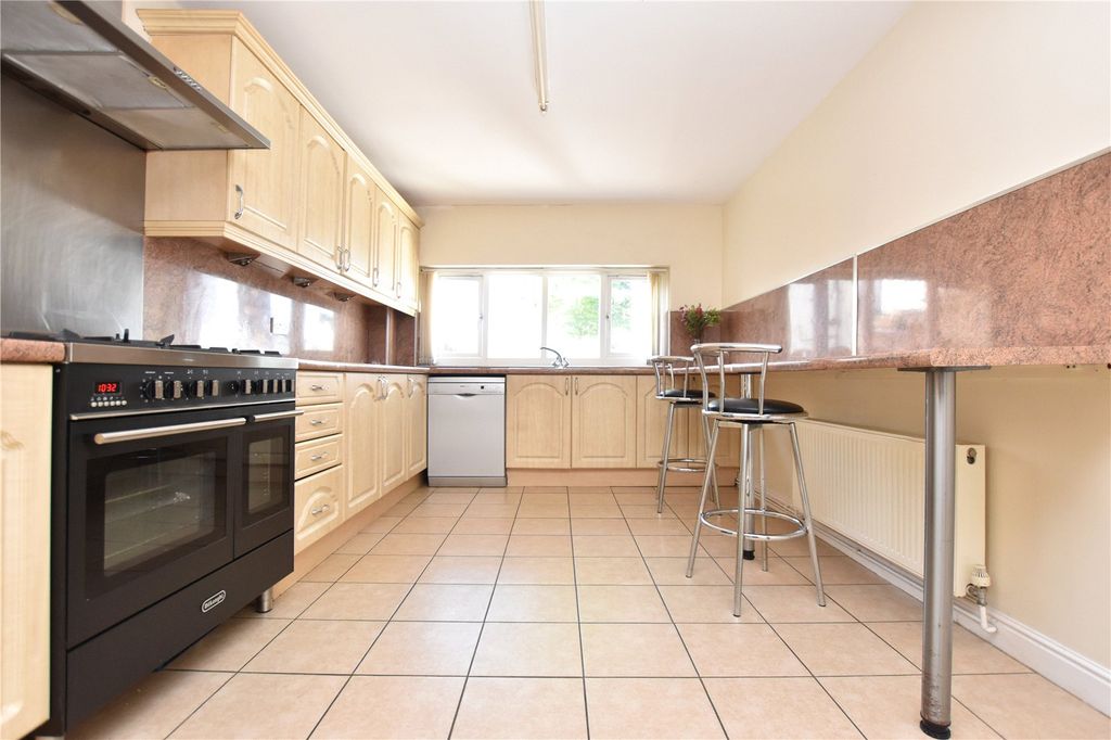 Property photo 2 of 23 Picture No. 19