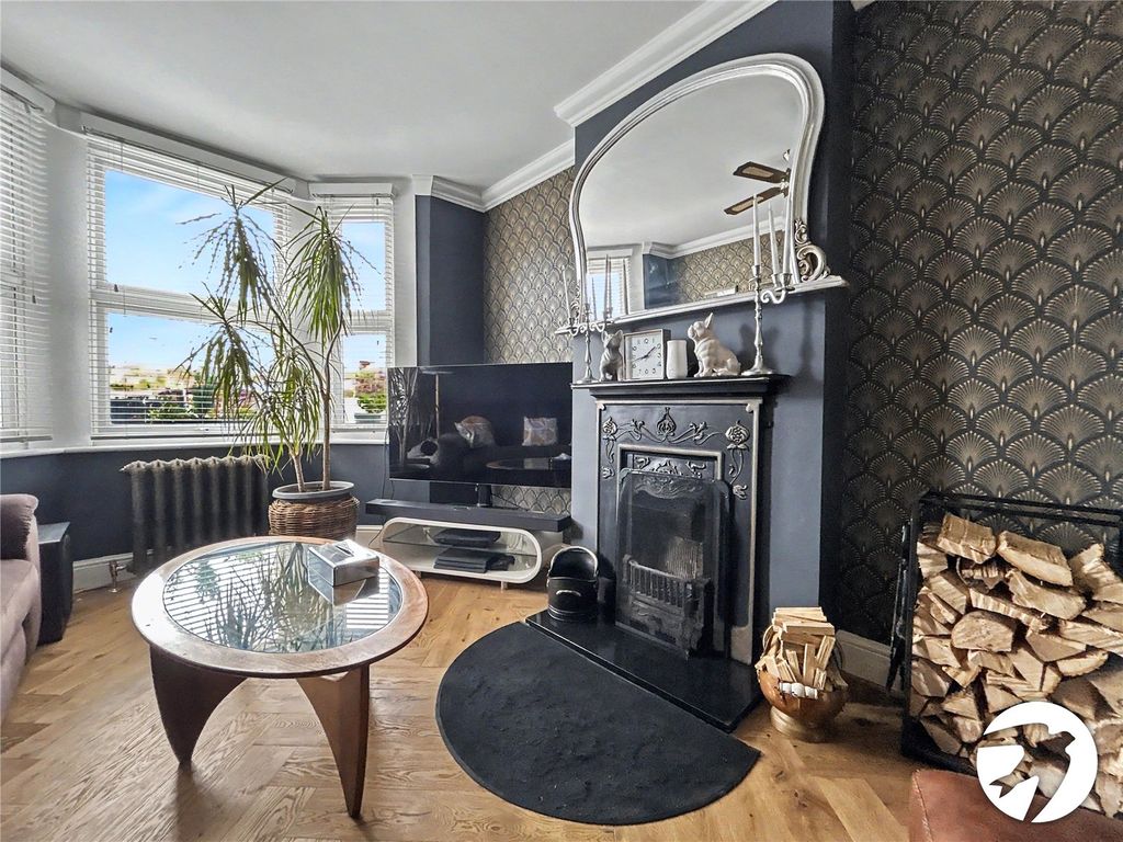 Property photo 3 of 38 Picture No. 17