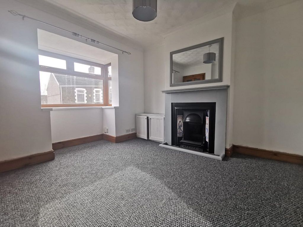 Property photo 2 of 8 Lounge