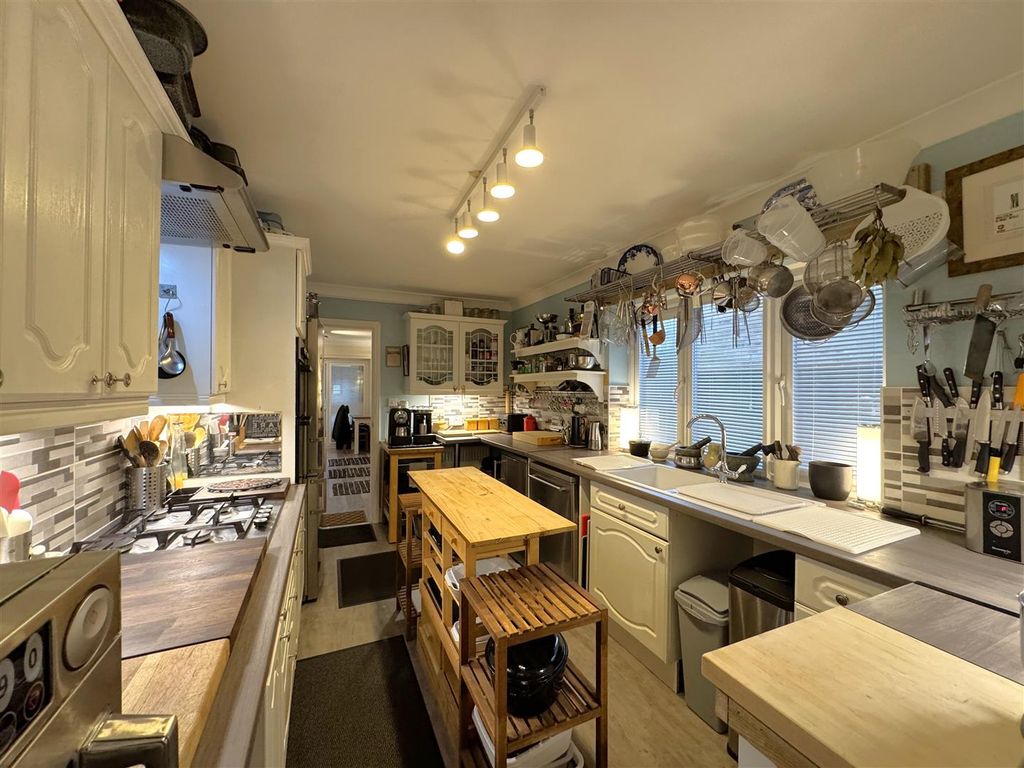 Property photo 3 of 18 3.Jpeg