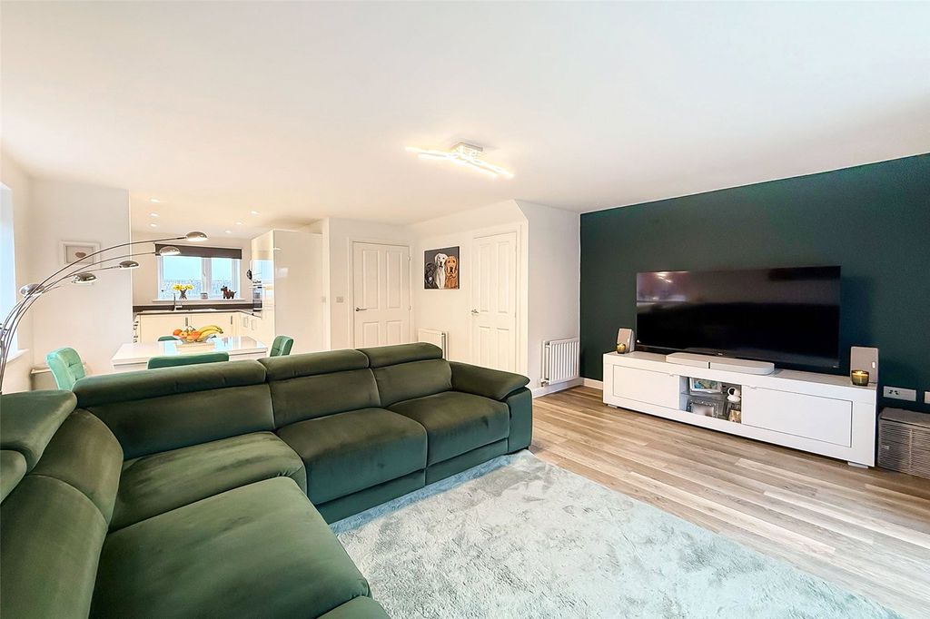 Property photo 2 of 20 Picture No. 12