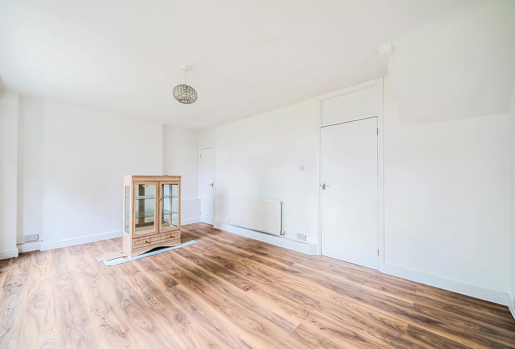 Property photo 3 of 13 1329558-4-688B417...