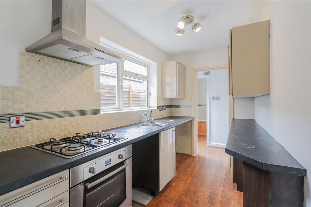 Property photo 3 of 9 Kitchen