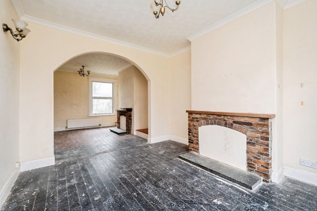 Property photo 2 of 20 Pbox-Img.Jpg
