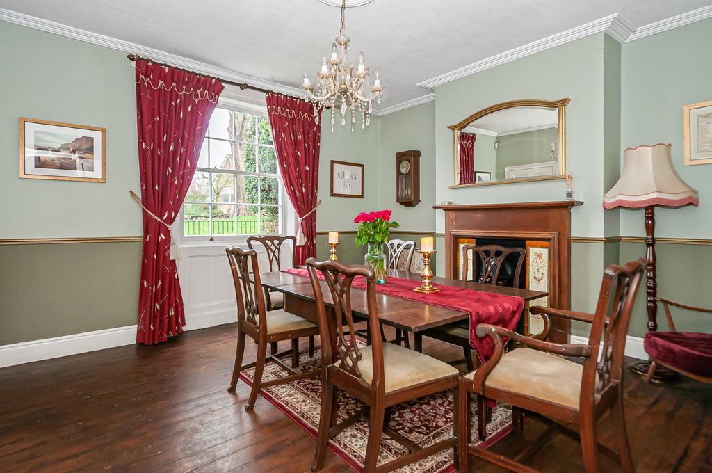Property photo 3 of 28