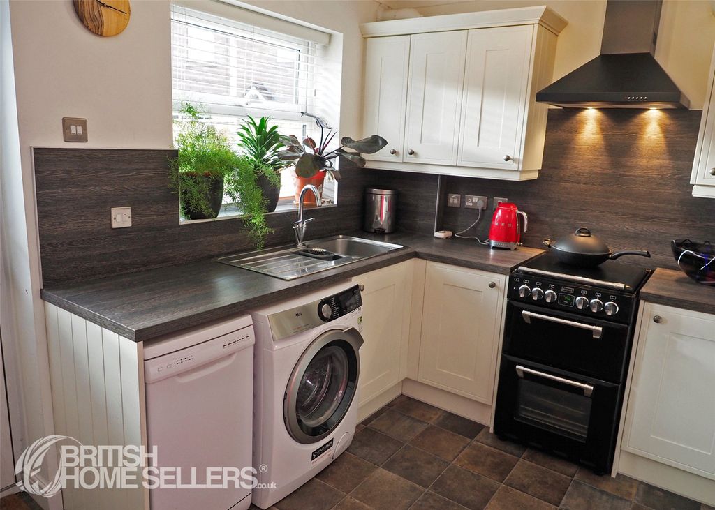 Property photo 3 of 16 Picture No. 13