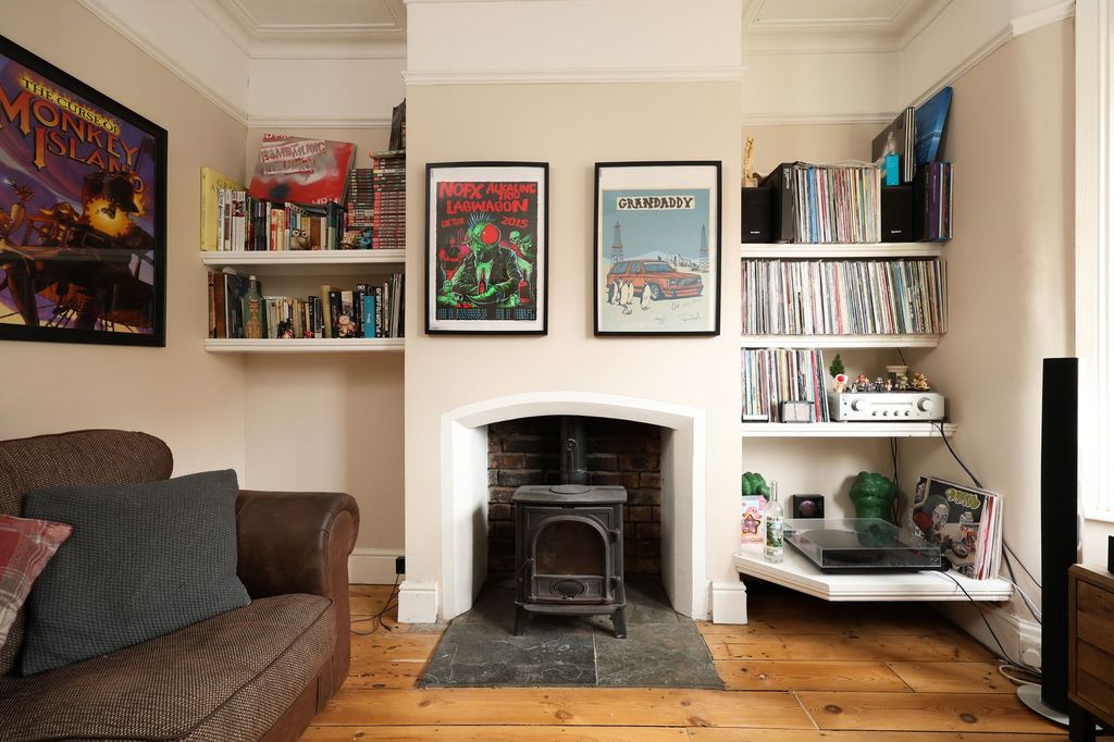 Property photo 1 of 12