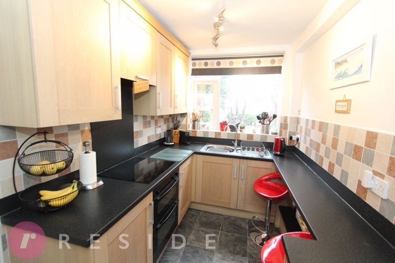 Property photo 3 of 21 Kitchen