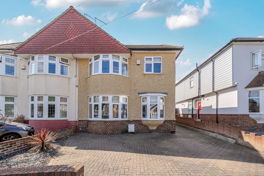 Property photo 1 of 17 External