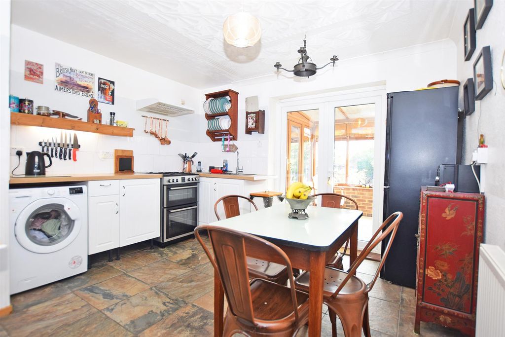 Property photo 2 of 11 Kitchen/Breakfast Room
