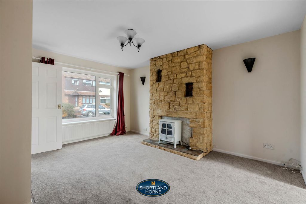 Property photo 3 of 16 Lounge