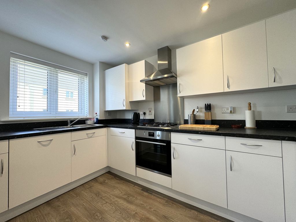Property photo 2 of 10 Kitchen