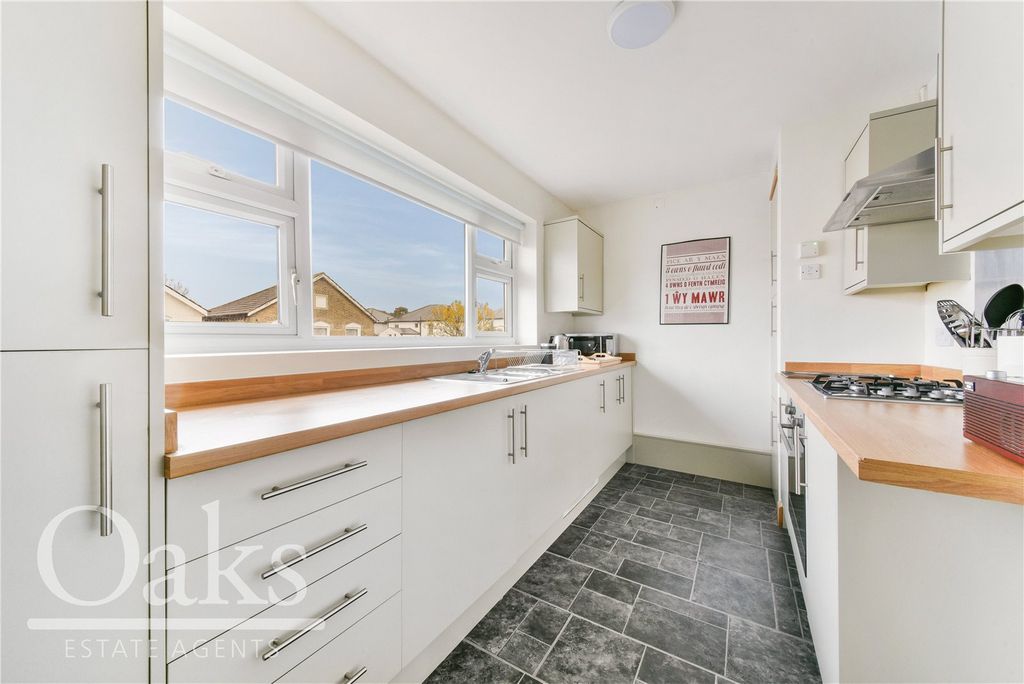 Property photo 2 of 6 Kitchen