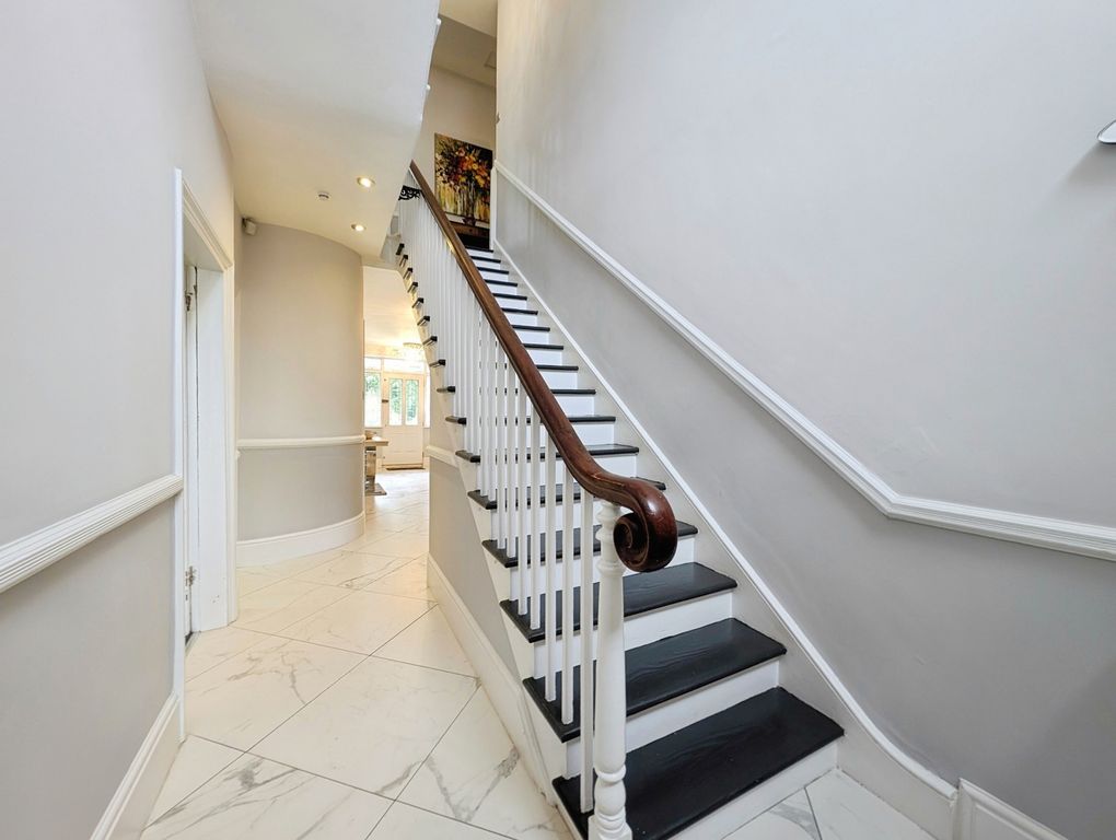 Property photo 3 of 37 Pbox-Img.Jpg