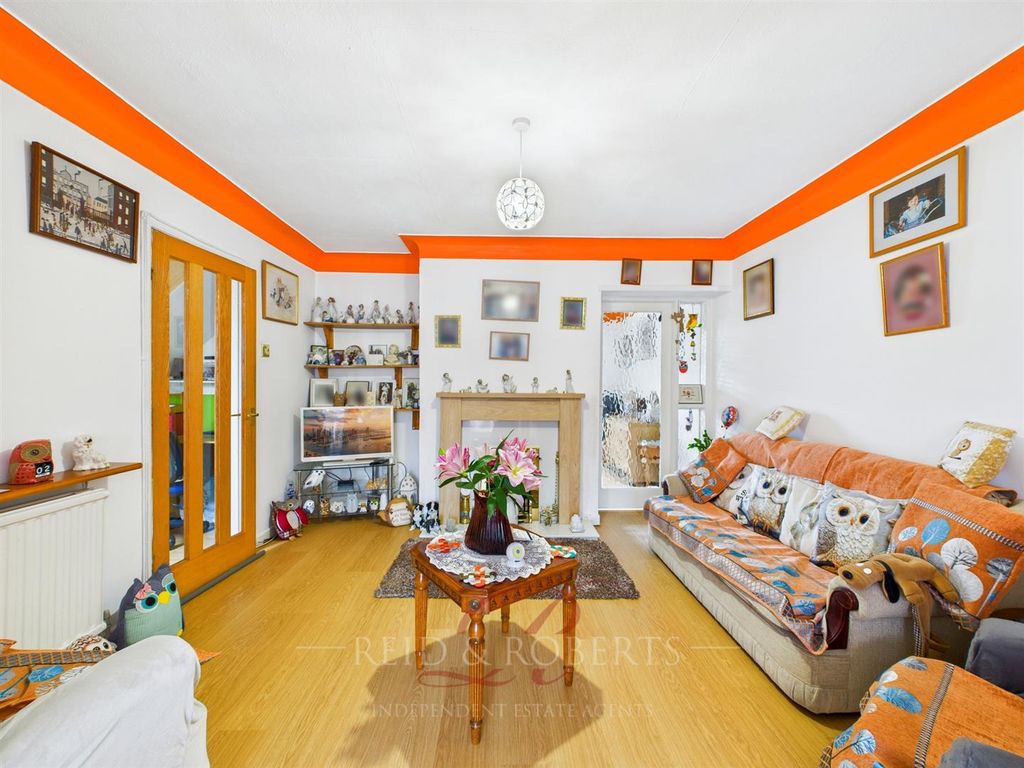 Property photo 3 of 38 Cam03999G0-Pr0194-Still020.Jpg