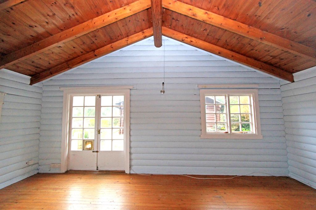 Property photo 2 of 21