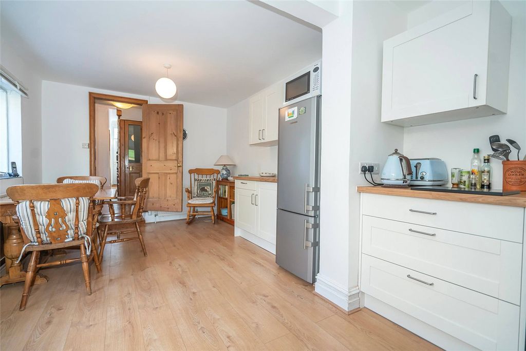 Property photo 3 of 37 Kitchen D