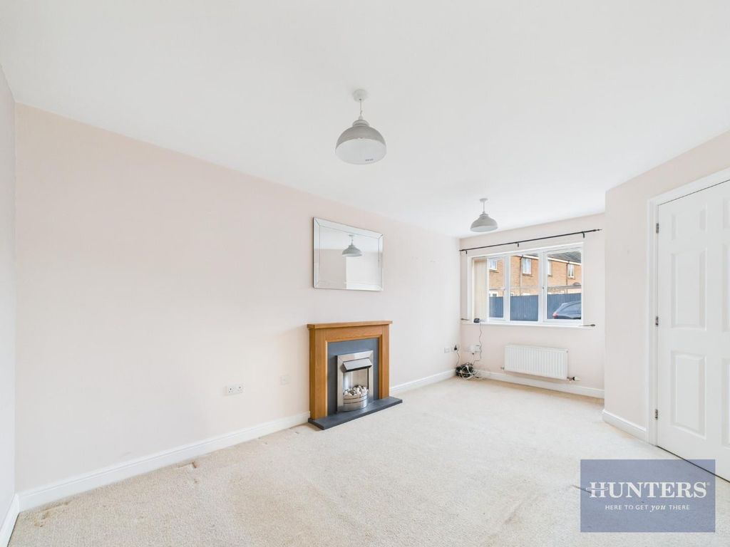 Property photo 2 of 19 Sitting Room