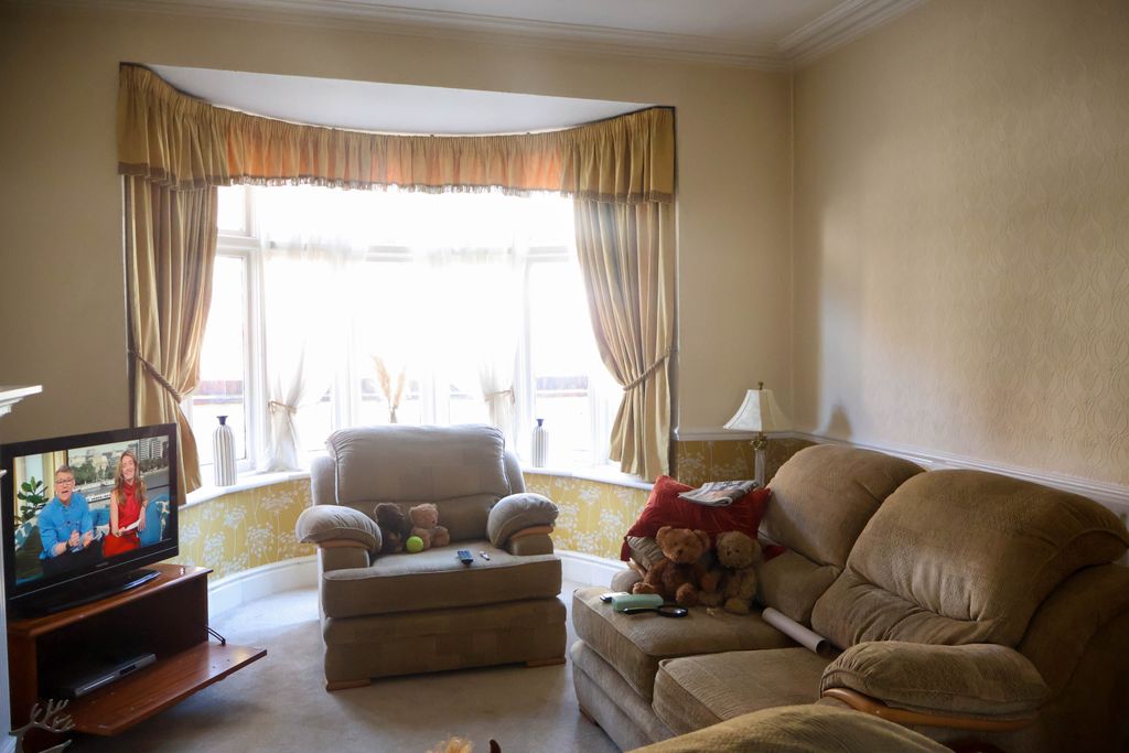 Property photo 2 of 14