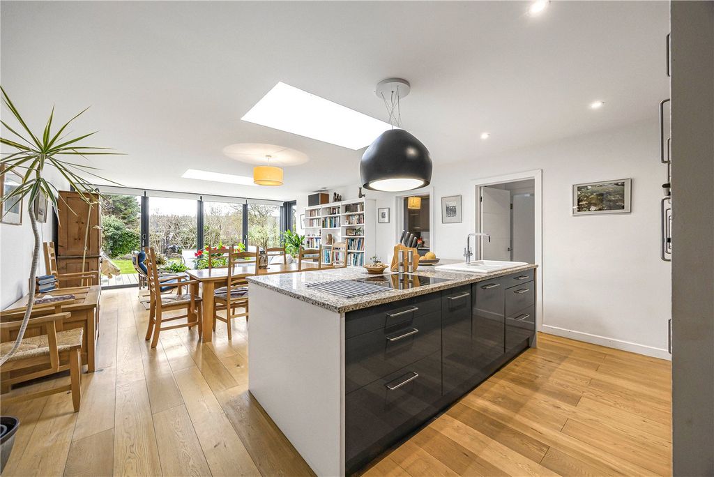 Property photo 1 of 24 Picture No. 10