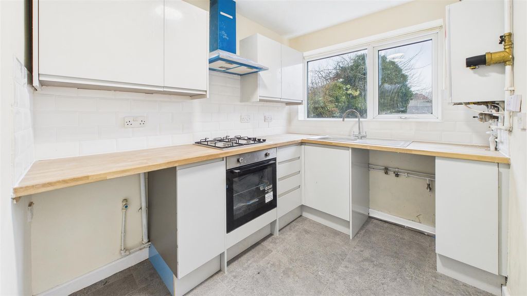 Property photo 2 of 13 Bathroom (3).Jpg