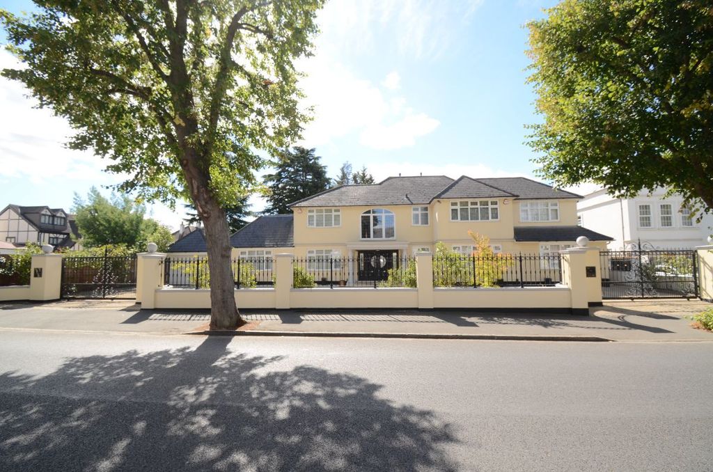 Property photo 1 of 38