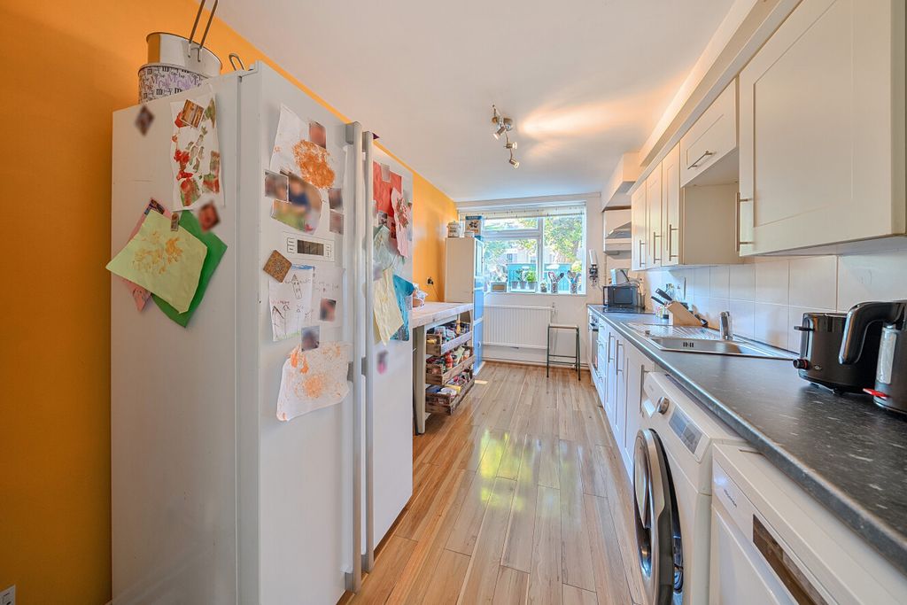 Property photo 3 of 23 1529813-10-1A11c0...