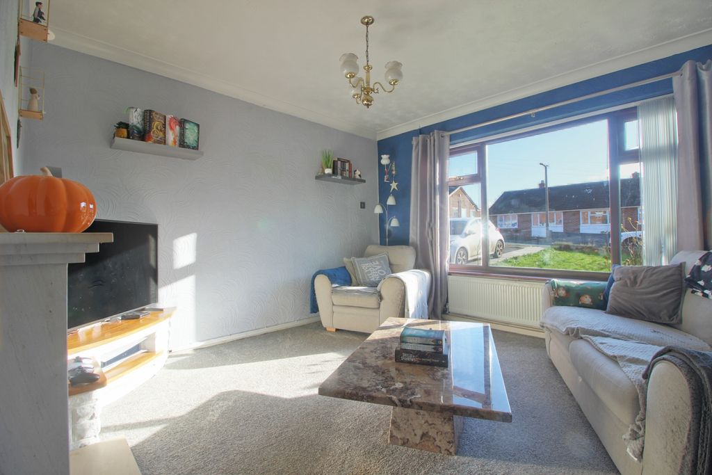 Property photo 1 of 10 Lounge