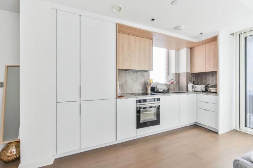 Property photo 3 of 6