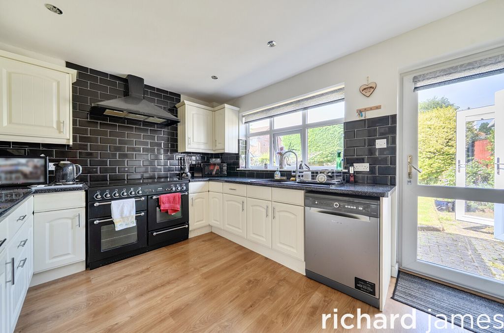 Property photo 3 of 12 Ac823884A9F744Ca961B4659A2E759ee