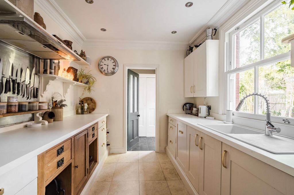 Property photo 3 of 19