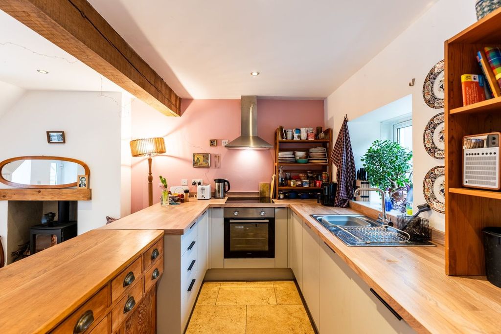 Property photo 2 of 20