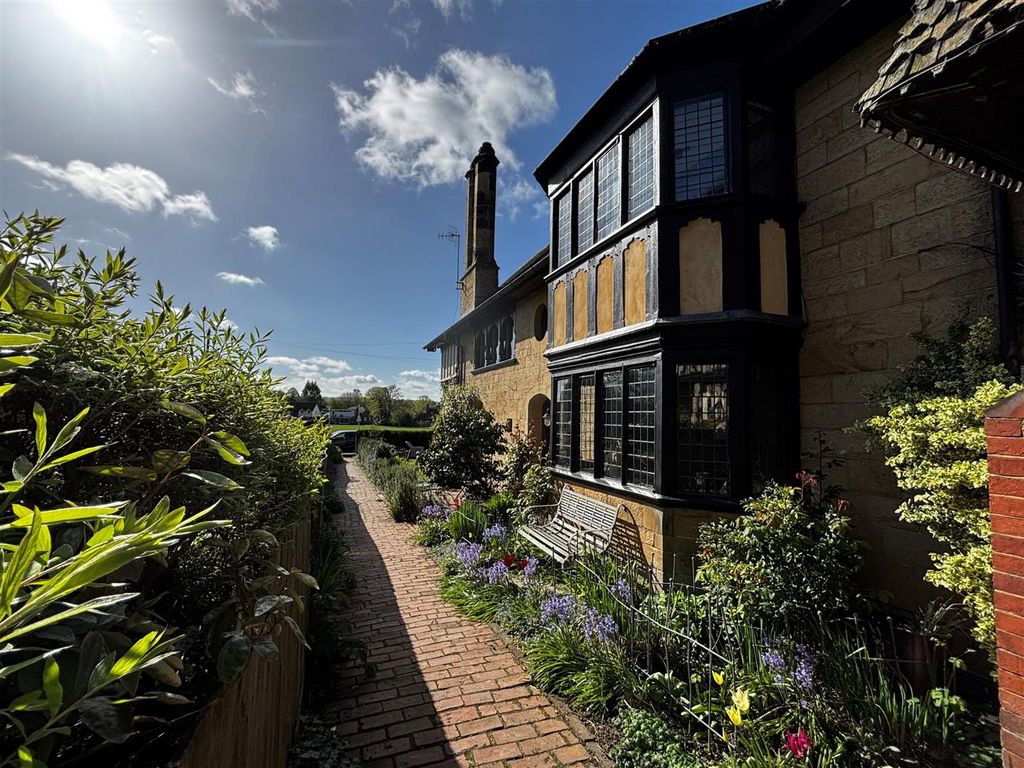 Property photo 3 of 28 2 Forge Square 3.Jpg