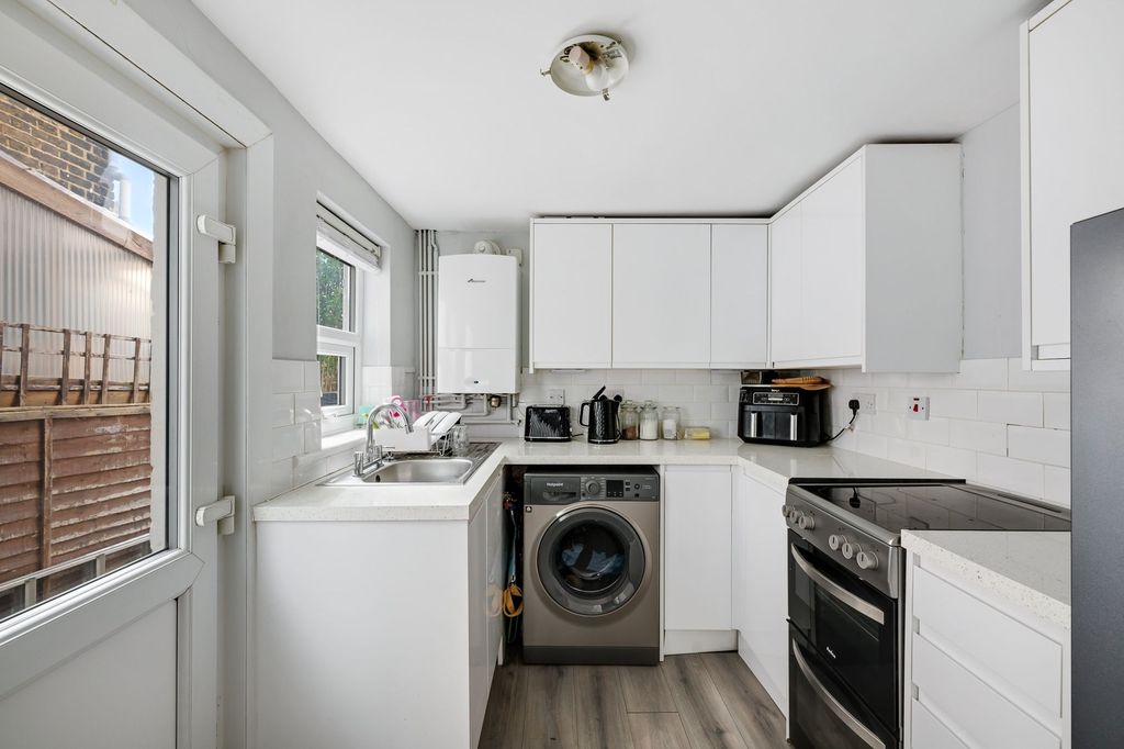 Property photo 3 of 8