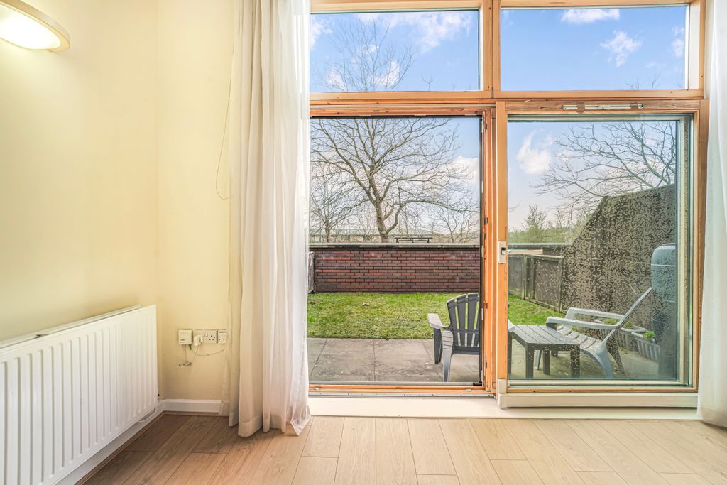 Property photo 2 of 31