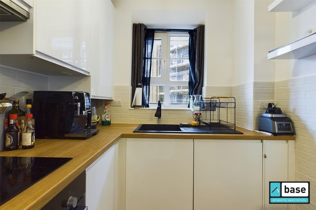 Property photo 2 of 18 Kitchen