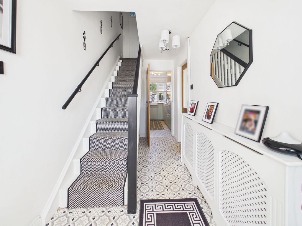 Property photo 2 of 18 Hallway