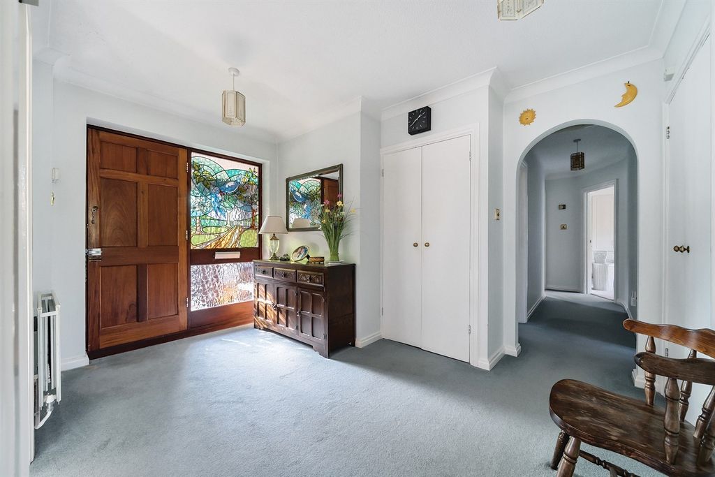Property photo 2 of 15 Entrance Hall