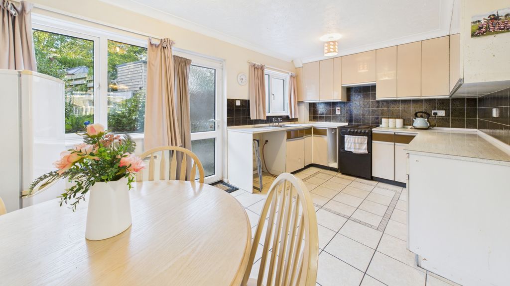 Property photo 3 of 10 Gallery