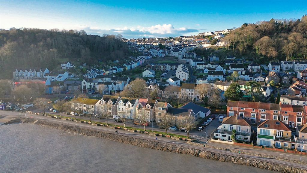 Property photo 2 of 19 Photo 2-1230.Jpg