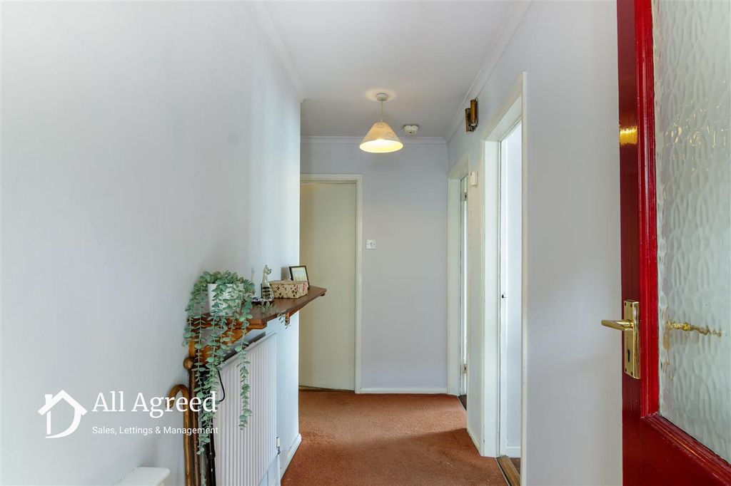 Property photo 2 of 13 Hallway