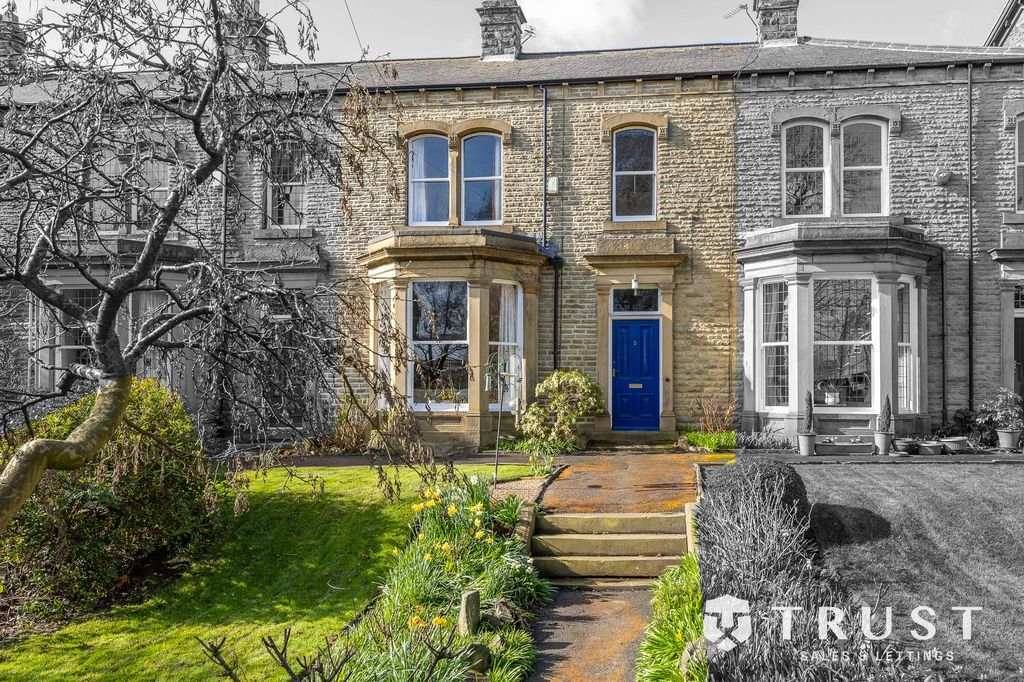 Property photo 1 of 44