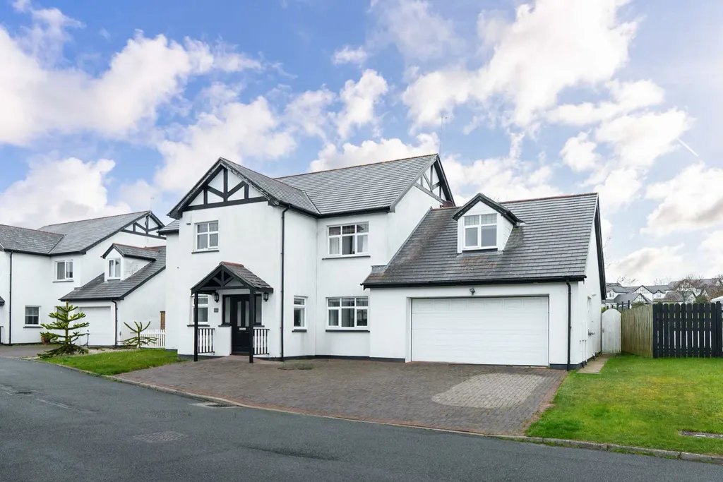 Property photo 1 of 32