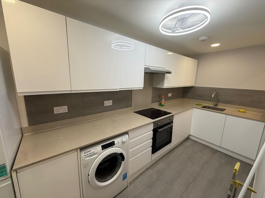 Property photo 2 of 10 Kitchen